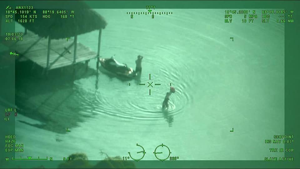 Marina rescata a tres personas desaparecida en la laguna de Bacalar
