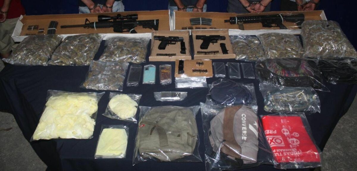 Cae narcocélula en posesión de armas y drogas en Cancún
