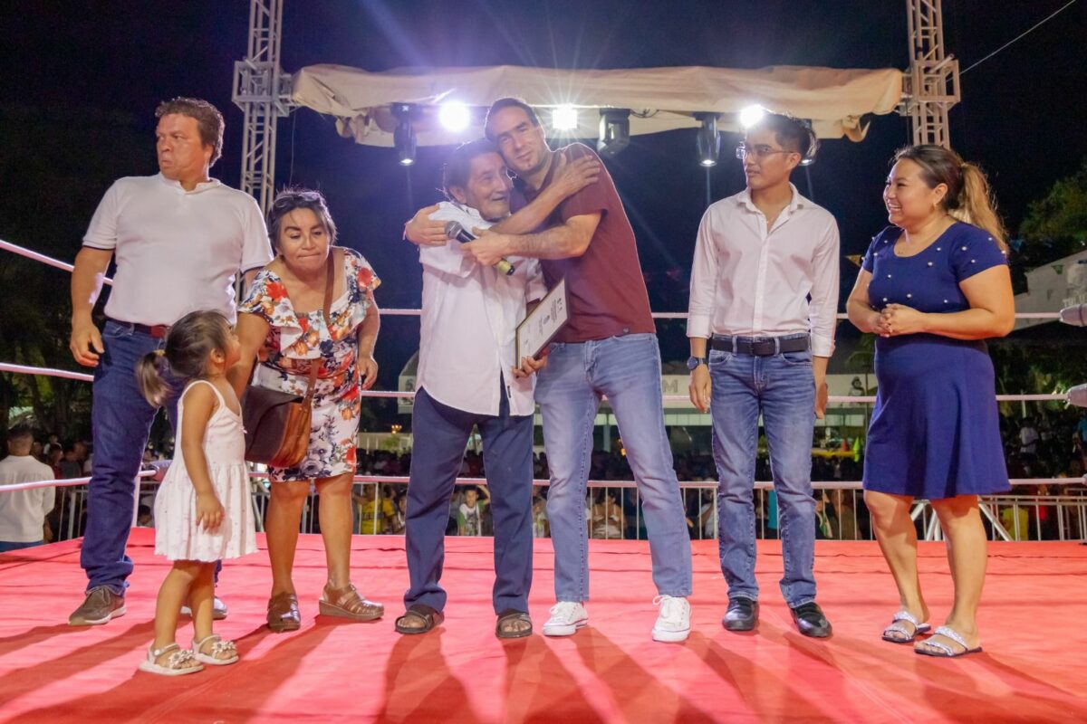 ANIVERSARIO- Multitudinaria asistencia en espectáculo de lucha libre en Tulum