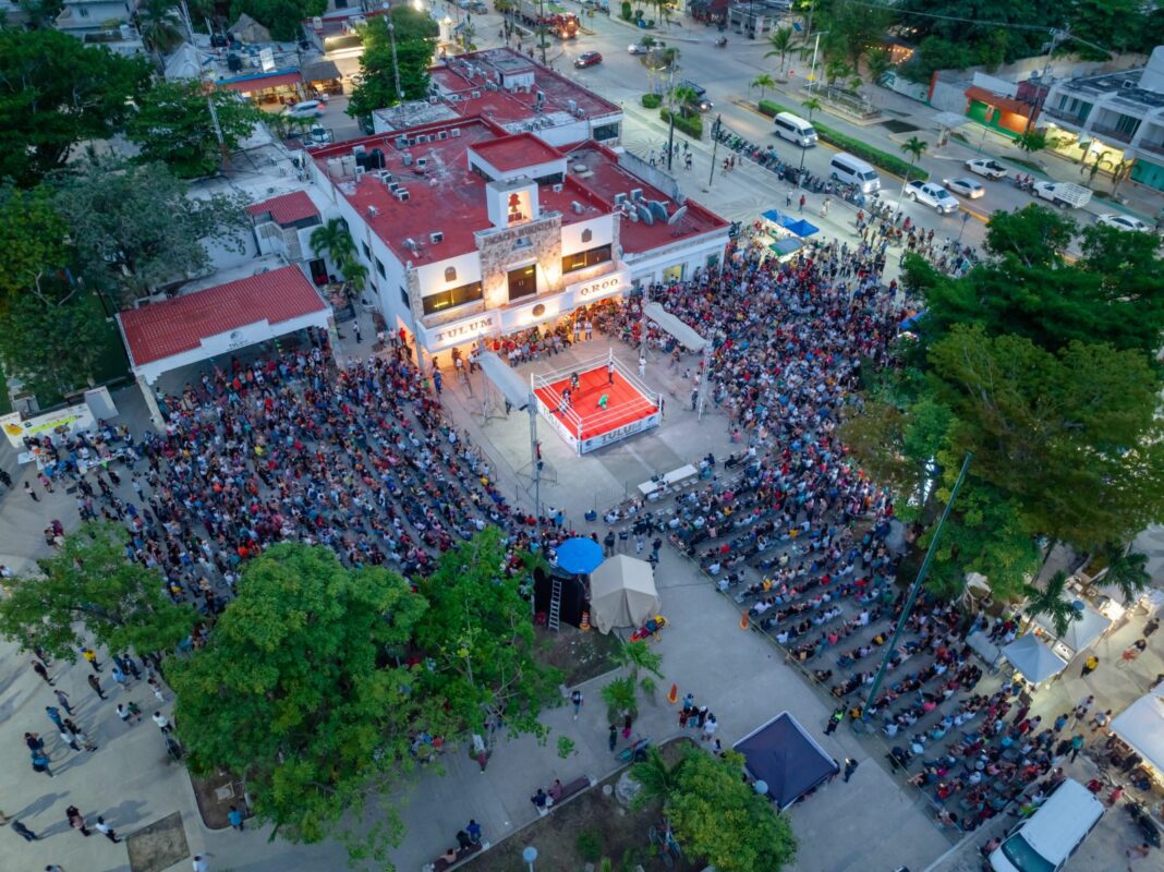 ANIVERSARIO- Multitudinaria asistencia en espectáculo de lucha libre en Tulum