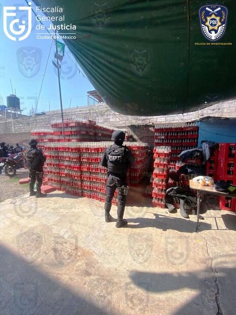 Descubren una fábrica de refrescos Coca-Cola pirata en Ciudad de México