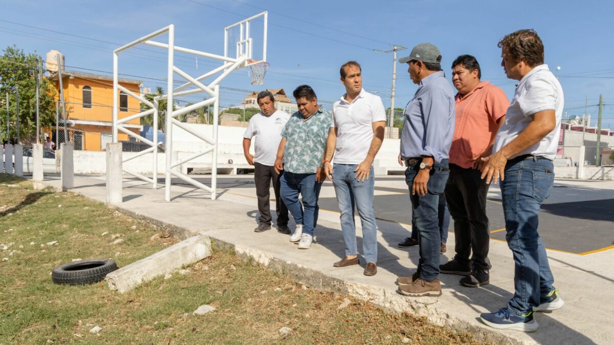 Diego Castañón acerca trámites y servicios del Ayuntamiento a la colonia Huracanes