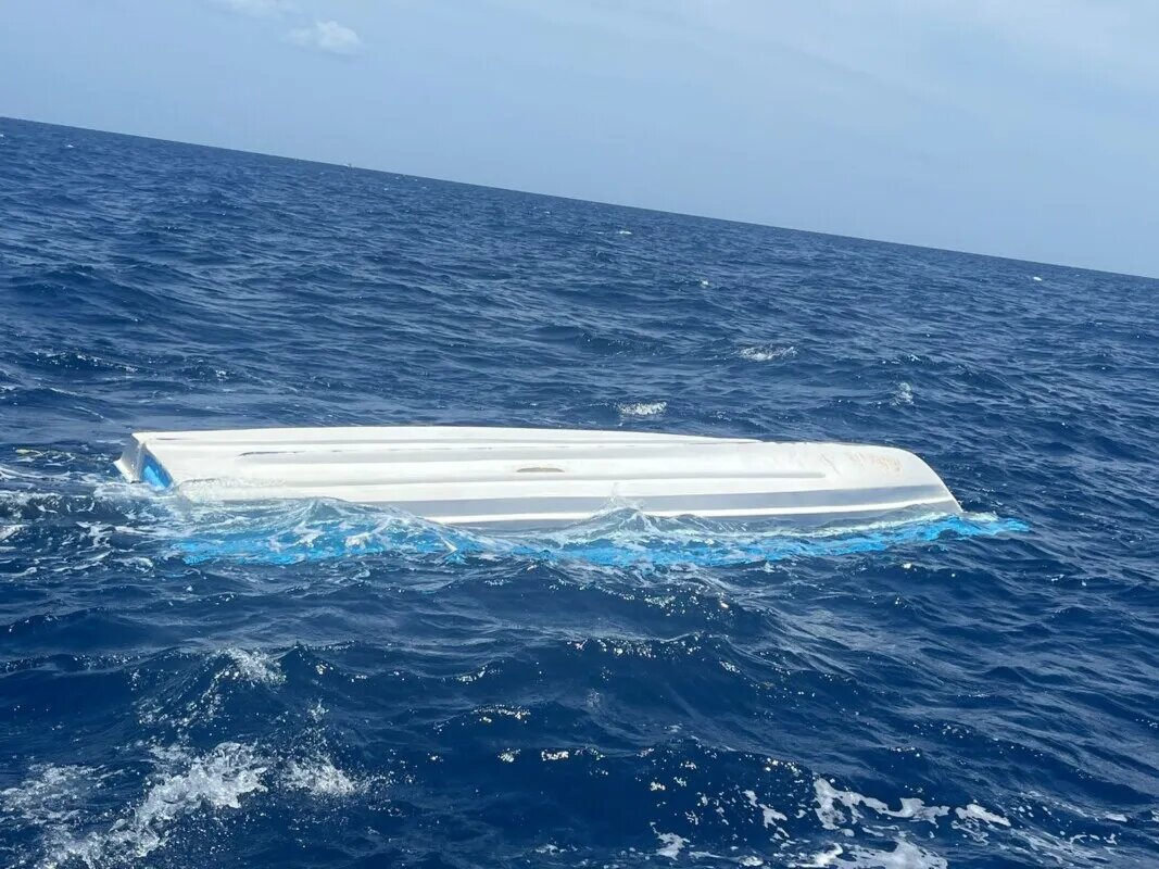 Localizan embarcación volteada con 159 kilos de cocaína en Puerto Aventuras