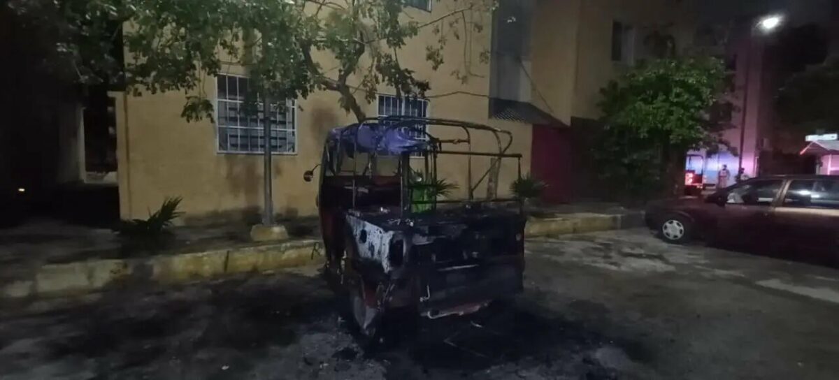 Prenden fuego a dos mototaxis en las Supermanzanas 200 y 251 de Cancún